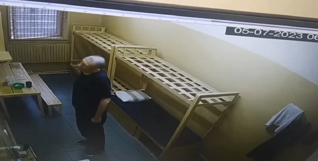 Сергей Тихановский в камере / Кадр из видео

