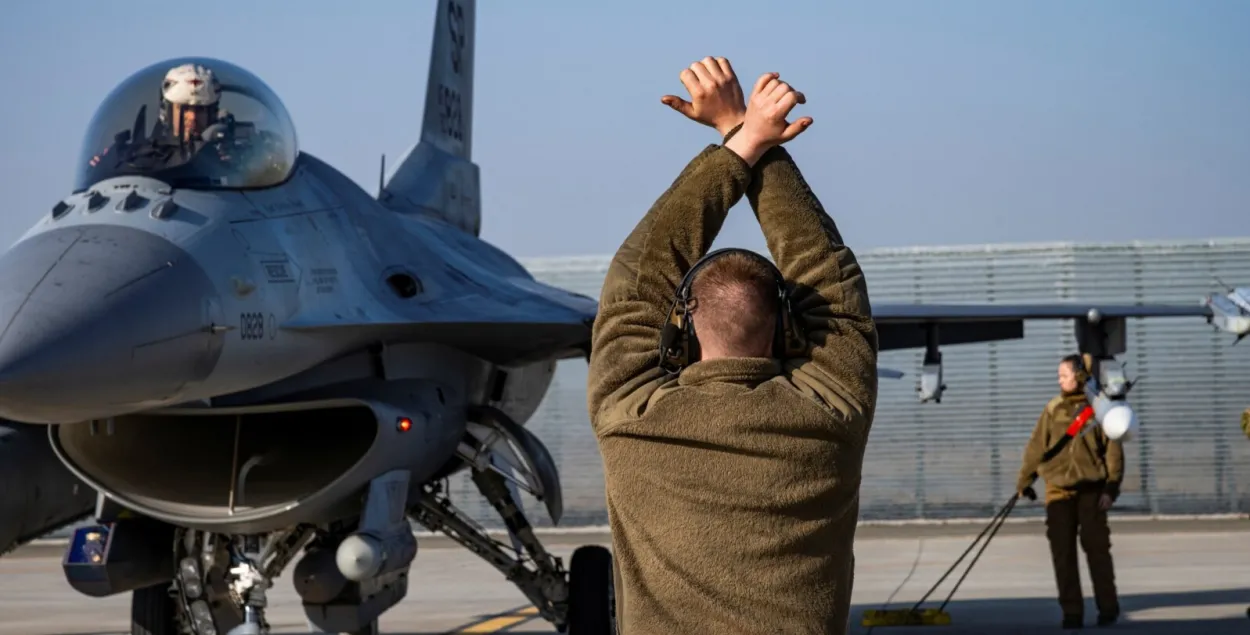 Истребитель F-16 / Reuters
