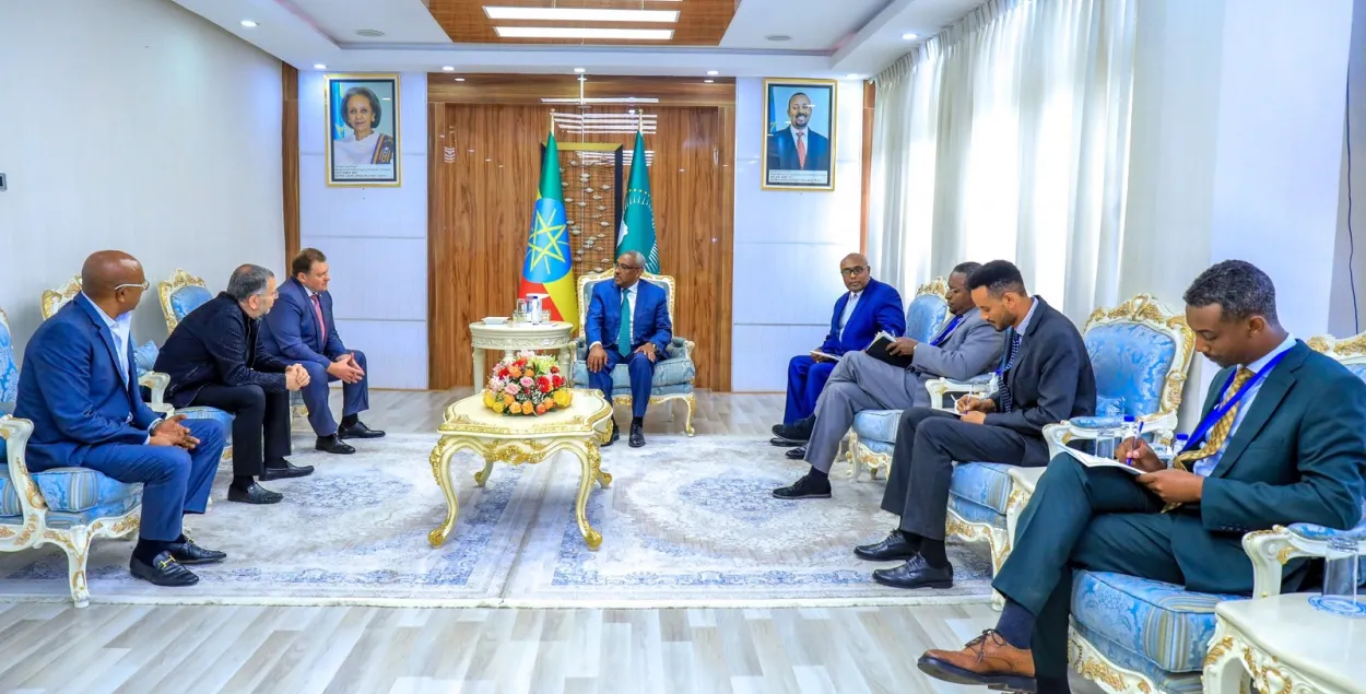 Аляксандр Зінгман, Дзмітрый Лукашэнка і Дэмеке Меканен / https://twitter.com/mfaethiopia
