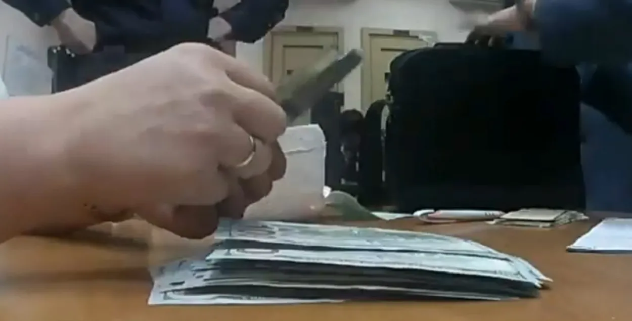 Подсчет найденных денег / t.me/police_minsk
