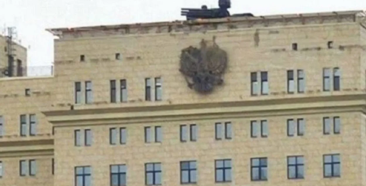 &nbsp;"Панцыр-С1" з'явіўся і на даху Мінабароны РФ / Скрыншот з відэа
