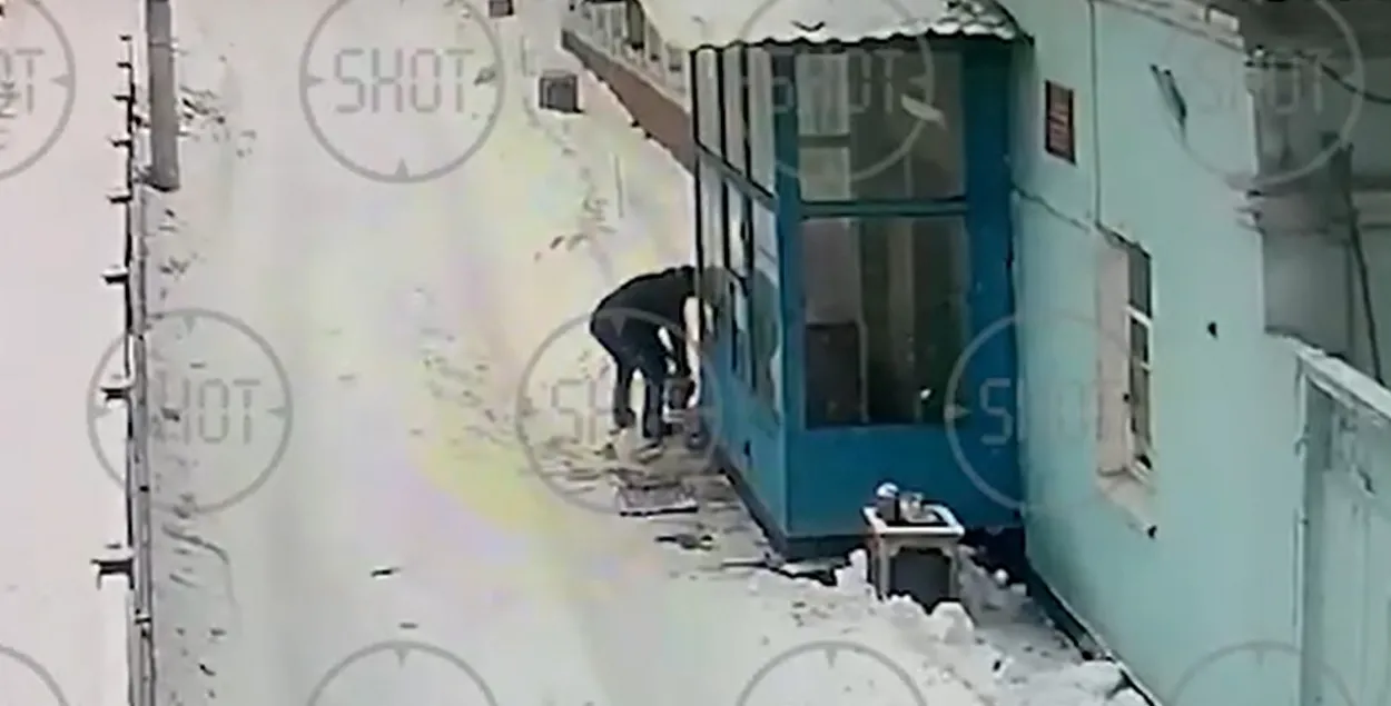 За мгновения до поджога / Скриншот с видео
