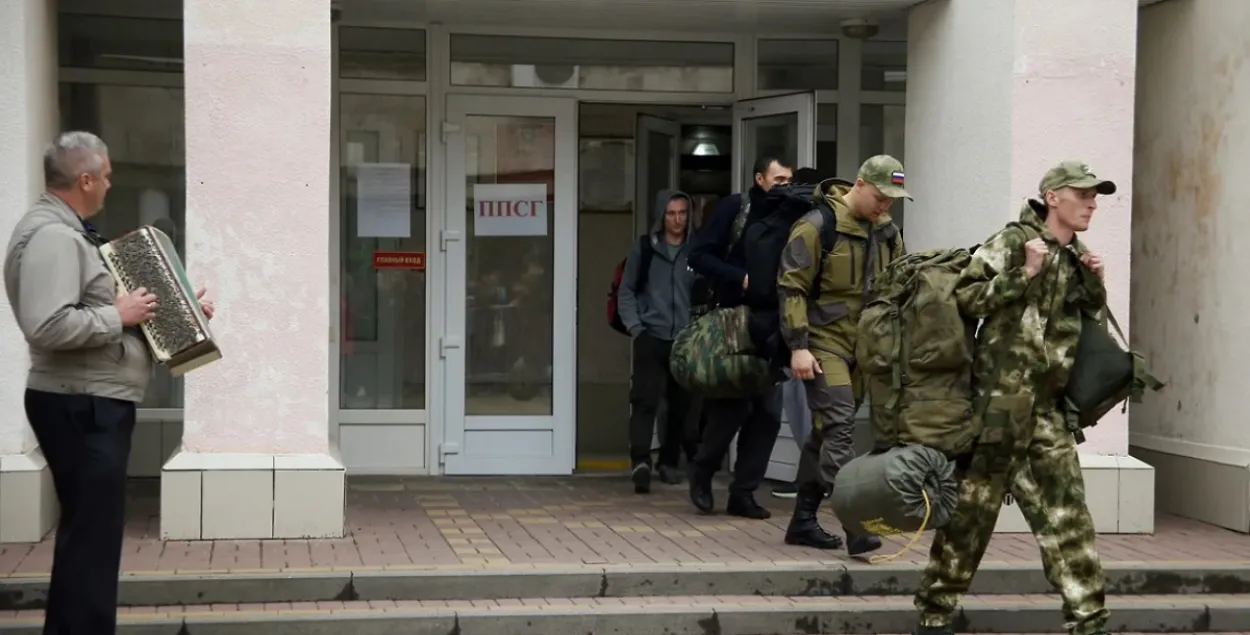 У падраздзяленнях суадносіны "дасведчаных" і "маладых" мусяць складаць 1 да 5 / kommersant.ru

