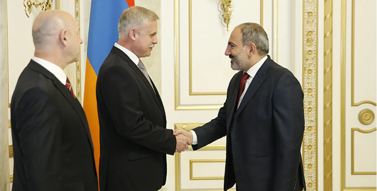 Станислав Зась и Никол Пашинян​ / gov.am
