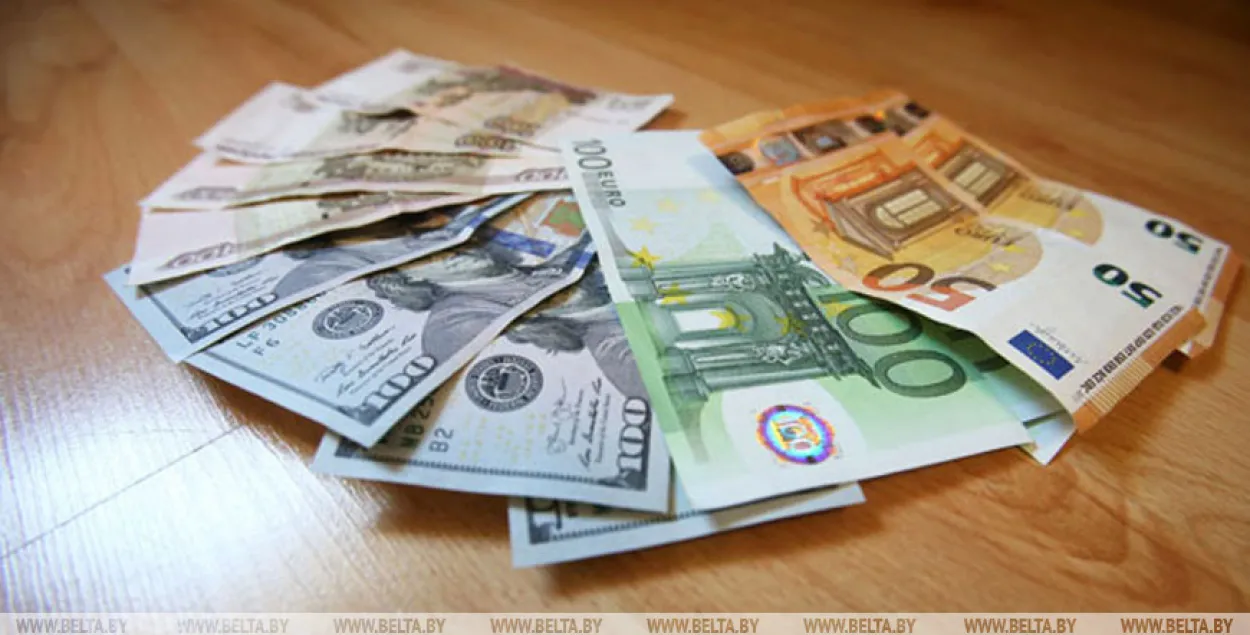 У Беларусі 30 ліпеня выраслі курсы долара і еўра