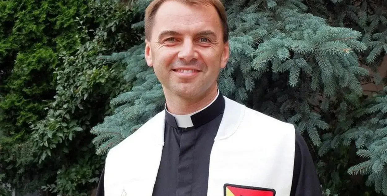 Ксендз Анджей Денбский / Ośrodek Monitorowania Zachowań Rasistowskich i Ksenofobicznych
