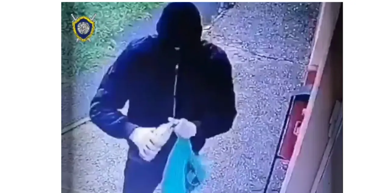 Гродненец поджег дверь "опорки" / кадр из видео​