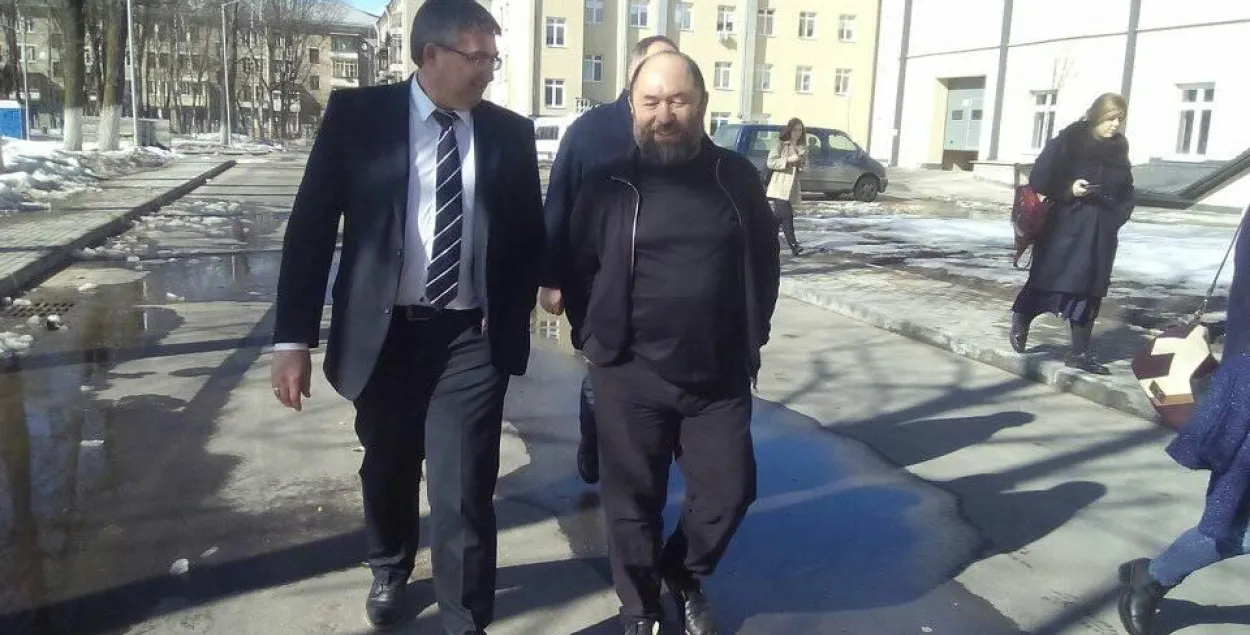 На фото: директор "Беларусьфильма" Владимир Карачевский и режиссёр Тимур Бекмамбетов. Фото: Darya Amelkovich/Facebook
