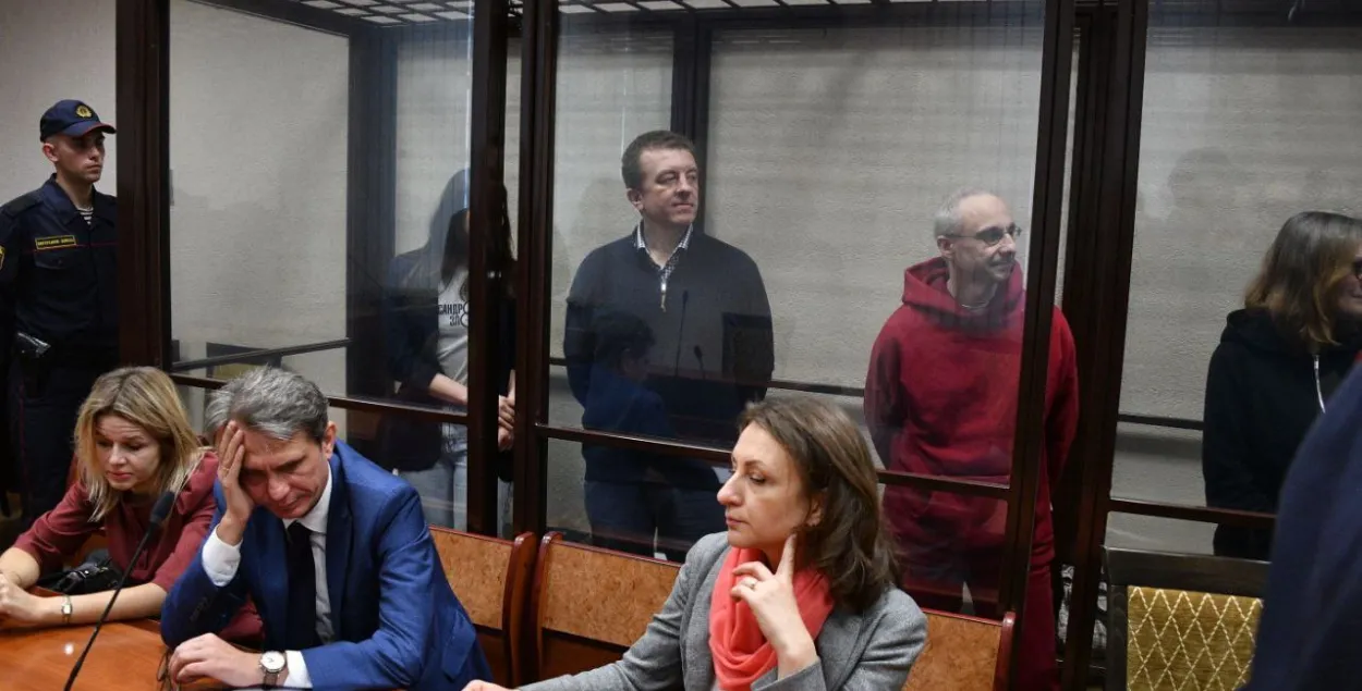 Андрэй Аляксандраў і Дзмітрый Наважылаў у судзе па "справе БелаПАН" / @sputnikby
