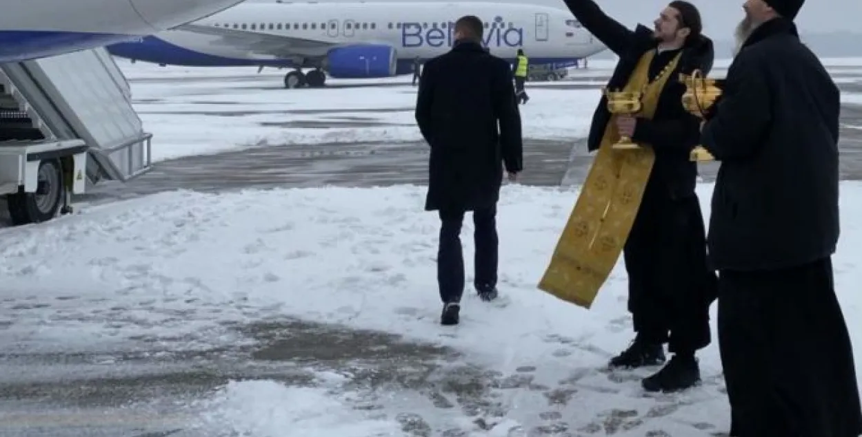 Самолёты "Белавиа" освятил митрополит Вениамин / minsknews.by
