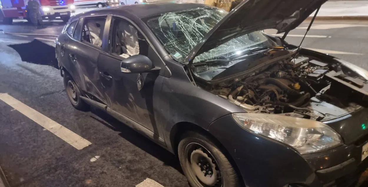 У Белгарадзе з беспілотніка на праезную частку скінулі выбуховую прыладу /@vvgladkov
