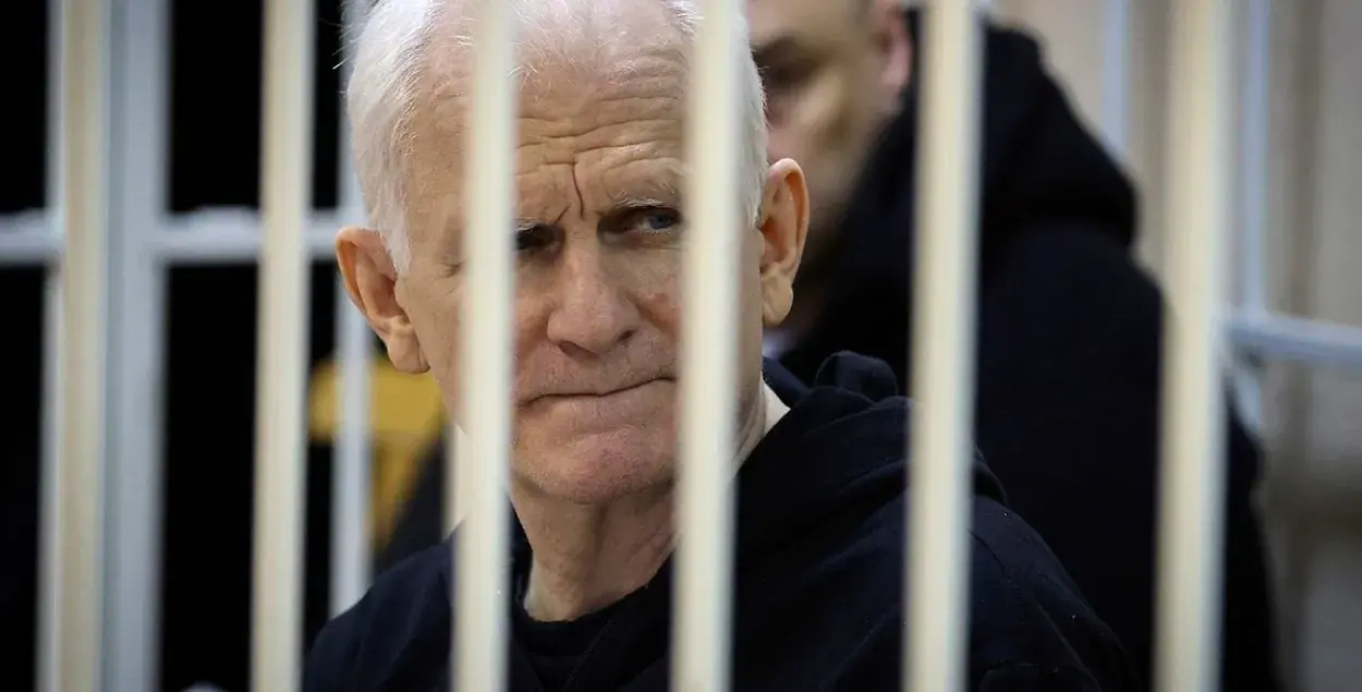 Алесь Беляцкий на суде

