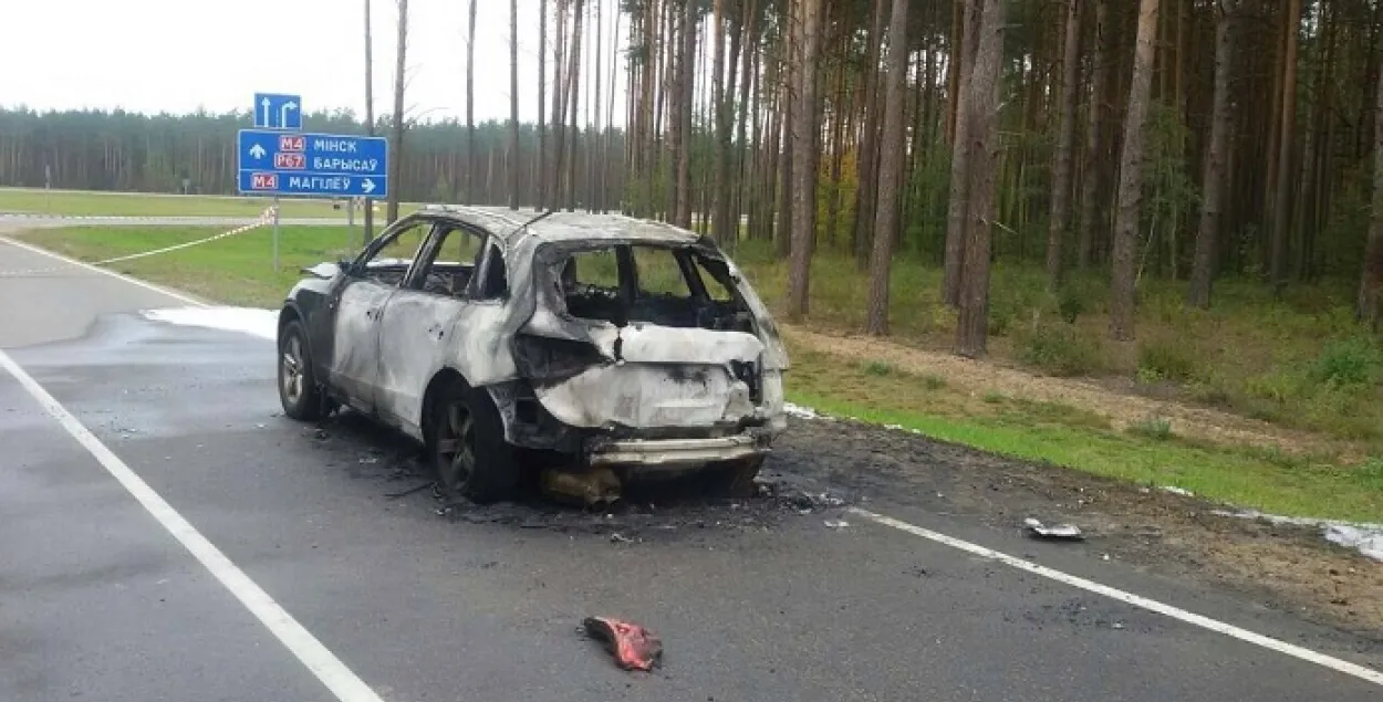 У Беразіно знайшлі труп бізнэсмена ў спаленым аўто (фота)