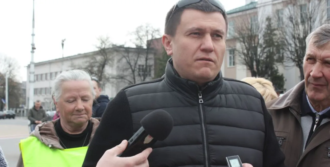 Затрыманых праціўнікаў будаўніцтва акумулятарнага завода судзяць у РАУС