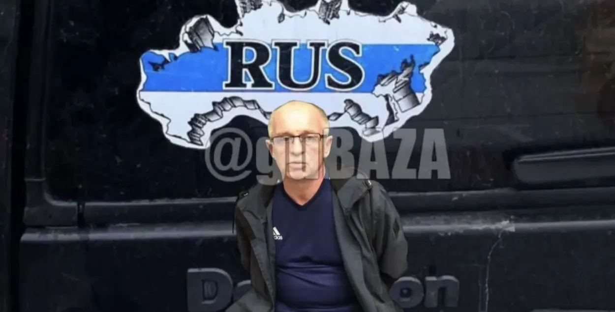 Расіянін, затрыманы за бела-сіне-белую налепку / кадр з відэа
