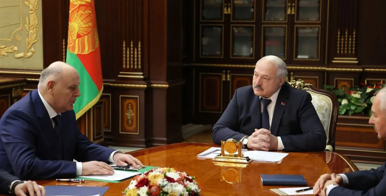 Аслан Бжания и Александр Лукашенко / БЕЛТА
