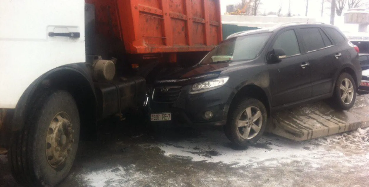 У цэнтры Мінска МАЗ сутыкнуўся з Hyundai