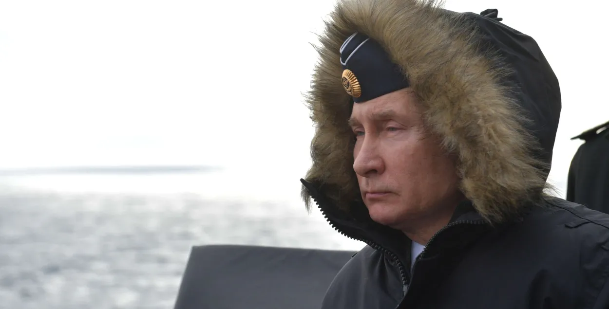 Путин подписал поправки в Конституцию РФ, которые обнулят его