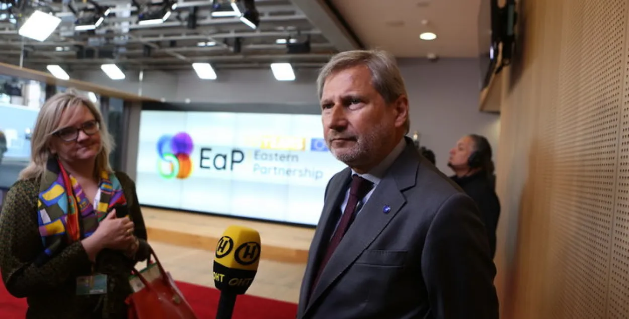 Еўракамісар Хан: перамовы па пагадненні аб рэадмісіі больш-менш завершаныя