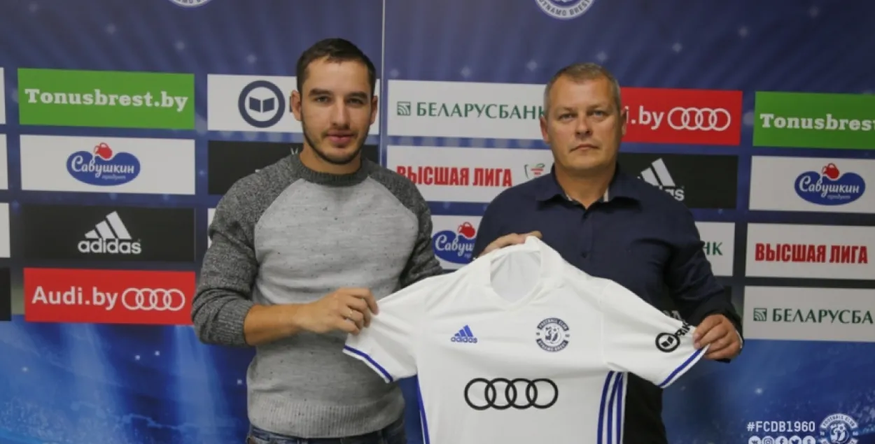 Павел Савицкий после подписания контракта с брестским "Динамо". Фото: dynamo-brest.by​