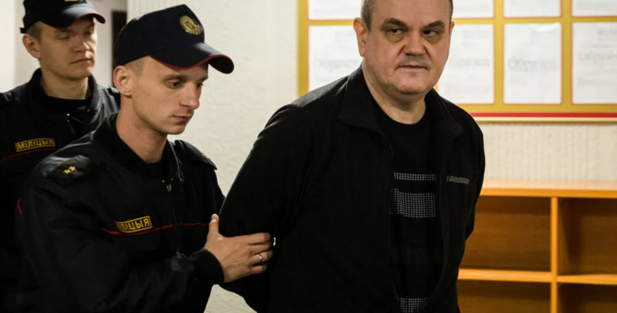 У мінскага лекара знайшлі $140 тысяч, але судзяць яго за хабар у $3 тысячы
