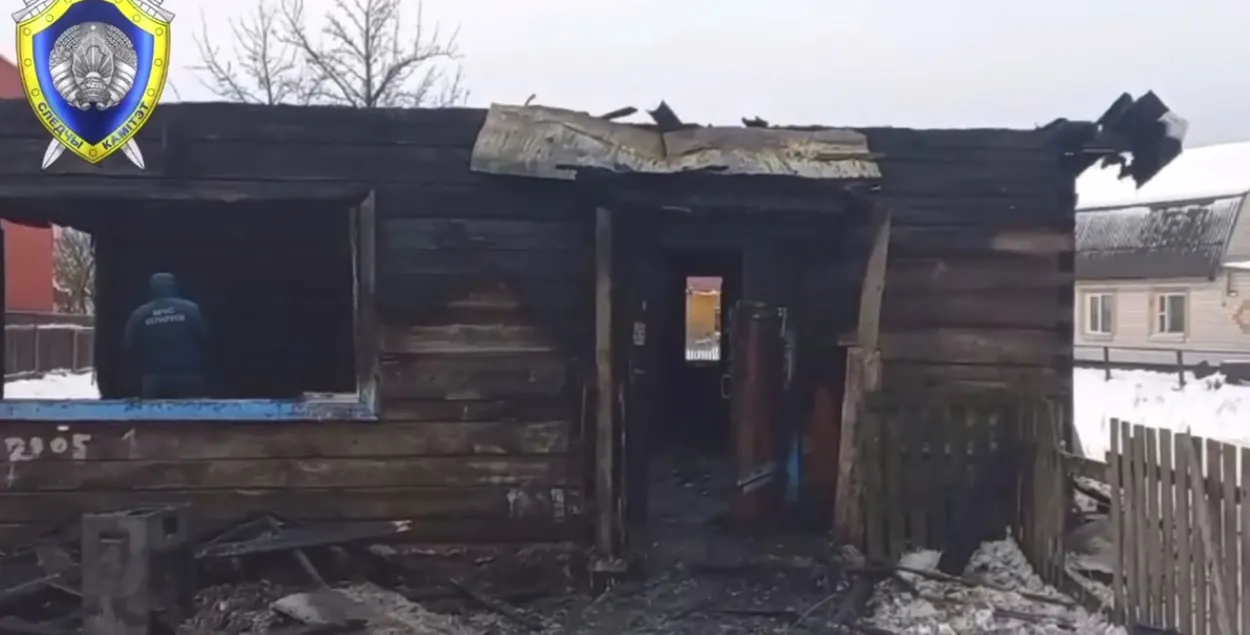 В момент пожара дома была мать с четырьмя детьми, двоих она успела вывести /&nbsp;@skgovby
