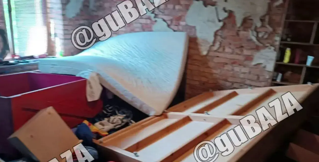 У Мінску разграмілі кватэру Дзяніса Дудзінскага / кадр з відэа ГУБАЗіК
