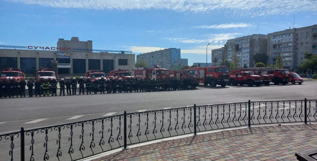 В украинском Энергодаре, захваченном россиянами, спасатели вышли на протест