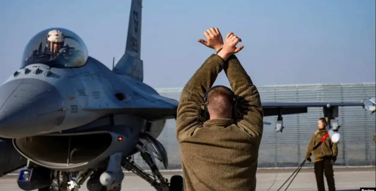 F-16
