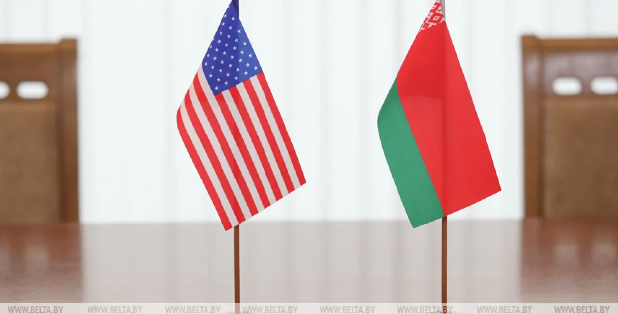 Флаги США и Беларуси
