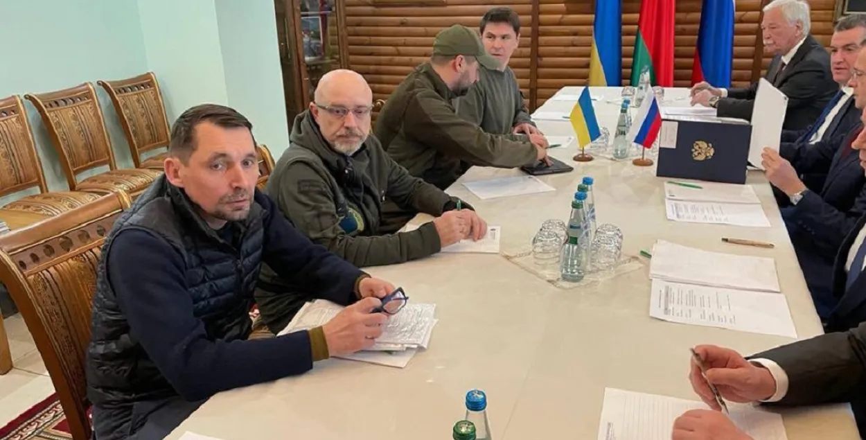 В начале переговоров, 3 марта 2022 / twitter.com/podolyak_m​