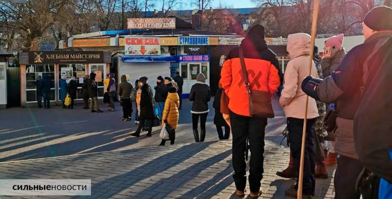Чарга ў "Хлебную майстэрню" /&nbsp;gomel.today