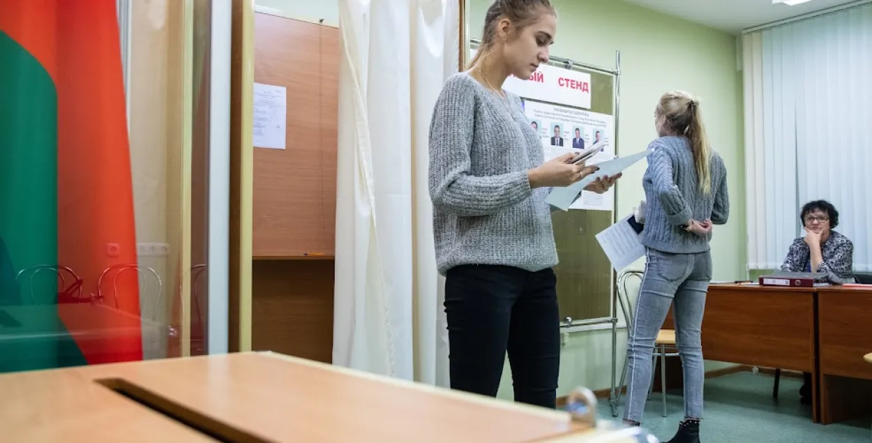 А когда-то кабинки для голосования закрывали занавесками&nbsp;/ Еврорадио