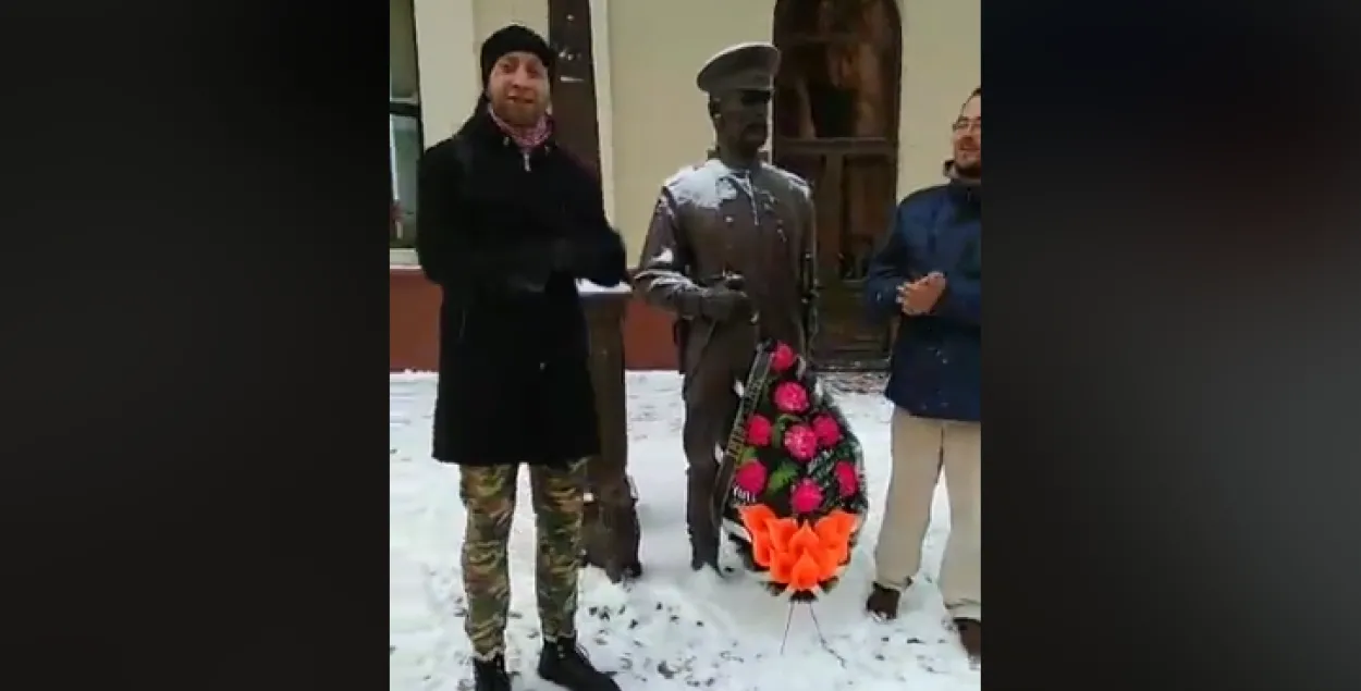 Ускладальнікаў вянка да статуі Гарадавога затрымалі і даставілі ў РУУС