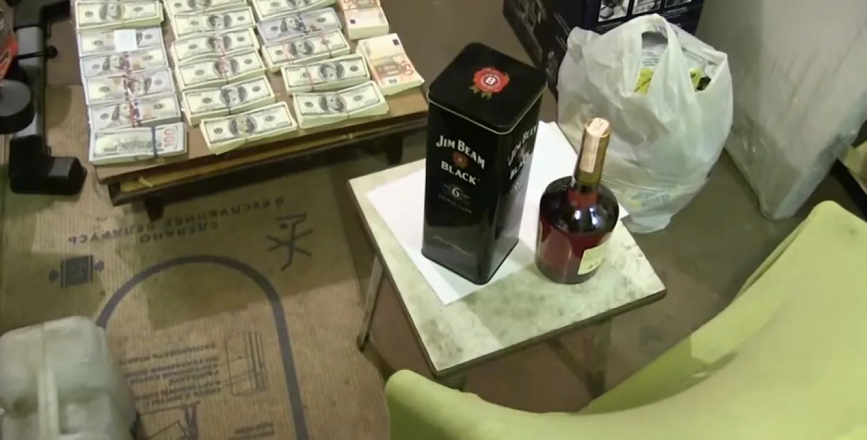 Дырэктар "Белмедтэхнікі", у гаражы якога ляжалі $620 тысяч, асуджаны на 6,5 гады