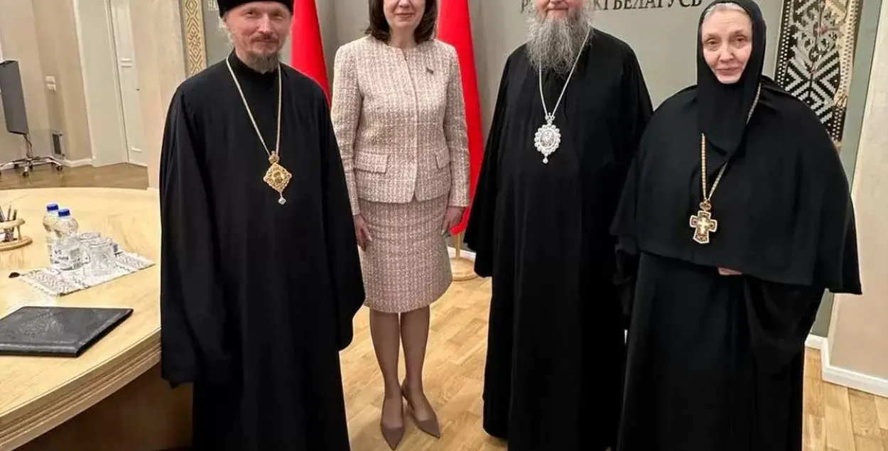 Игуменья Гавриила — крайняя справа / t.me/bondareva_bez_kupjur
