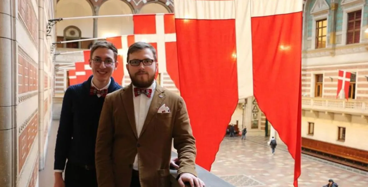 Геі, чый шлюб памылкова зарэгістравалі ў Расіі, пакінулі краіну