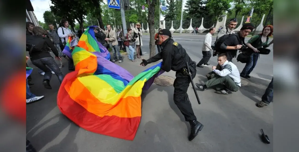 Police disperse a gay pride parade in Minsk&nbsp;/ kpax.livejournal.com