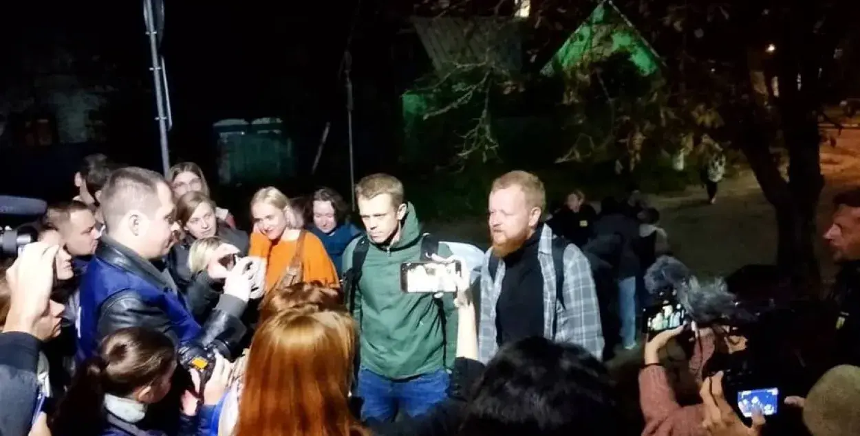 На волю выйшлі фотажурналісты Уладзь Грыдзін і Аляксандр Васюковіч