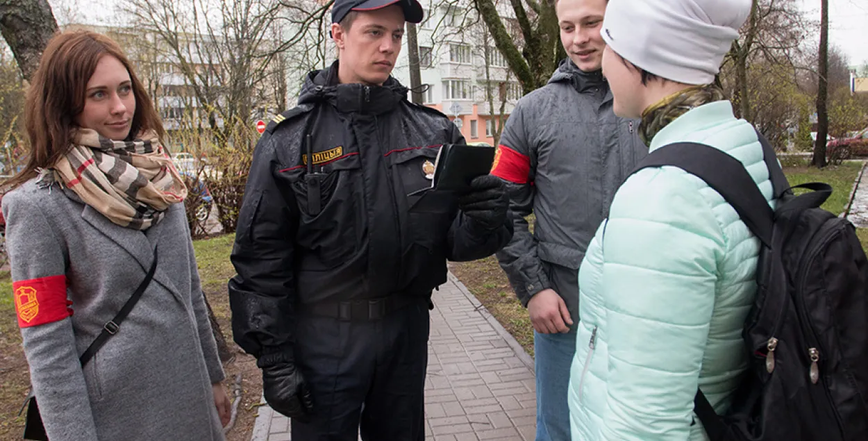 Ад вусных патрабаванняў да фізічнай сілы: што могуць “добраахвотныя дружыны”