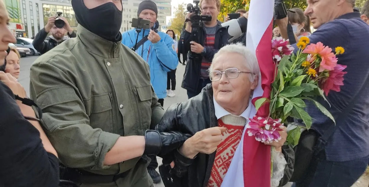 Ніна Багінская падчас аднаго з затрыманняў у верасні 2020 года / Еўрарадыё