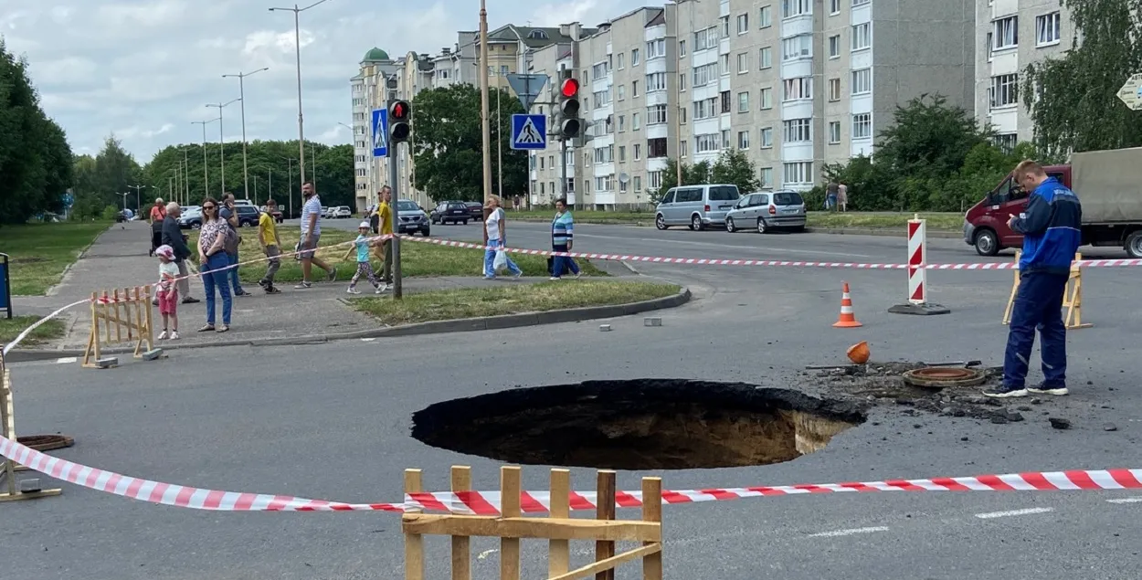 Провал в Барановичах / bar24.by
