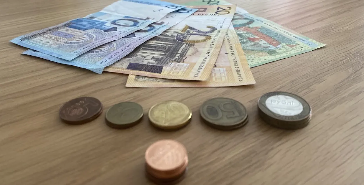 Афіцыйная статыстыка: два гады запар рэальныя заробкі настаўнікаў скарачаюцца 