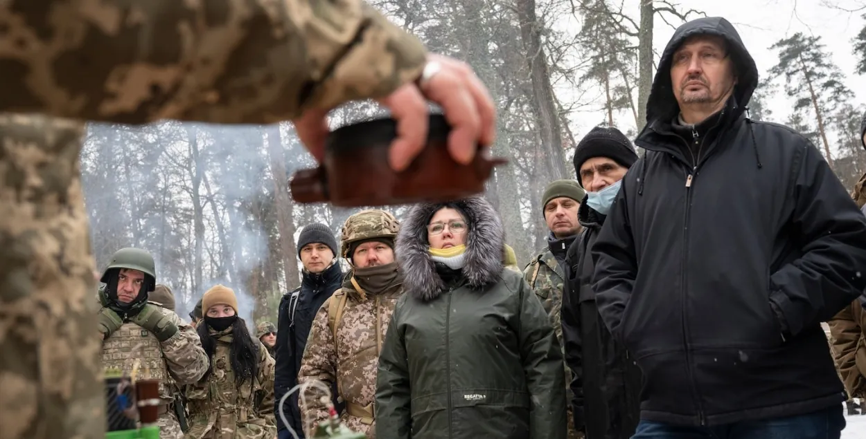 Украинская территориальная оборона во время инструктажа по видам мин&nbsp; /&nbsp;The Washington Post&nbsp;
