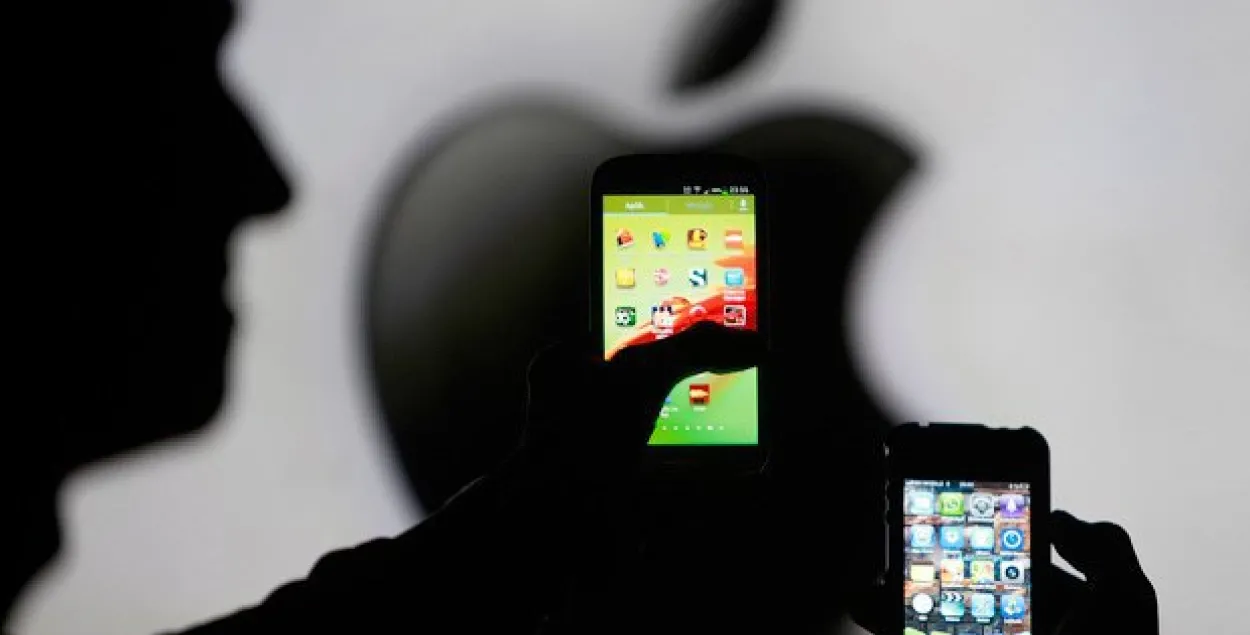 Амерыканка хоча адсудзіць у Apple 1 трлн долараў за наўмысна запаволены iPhone