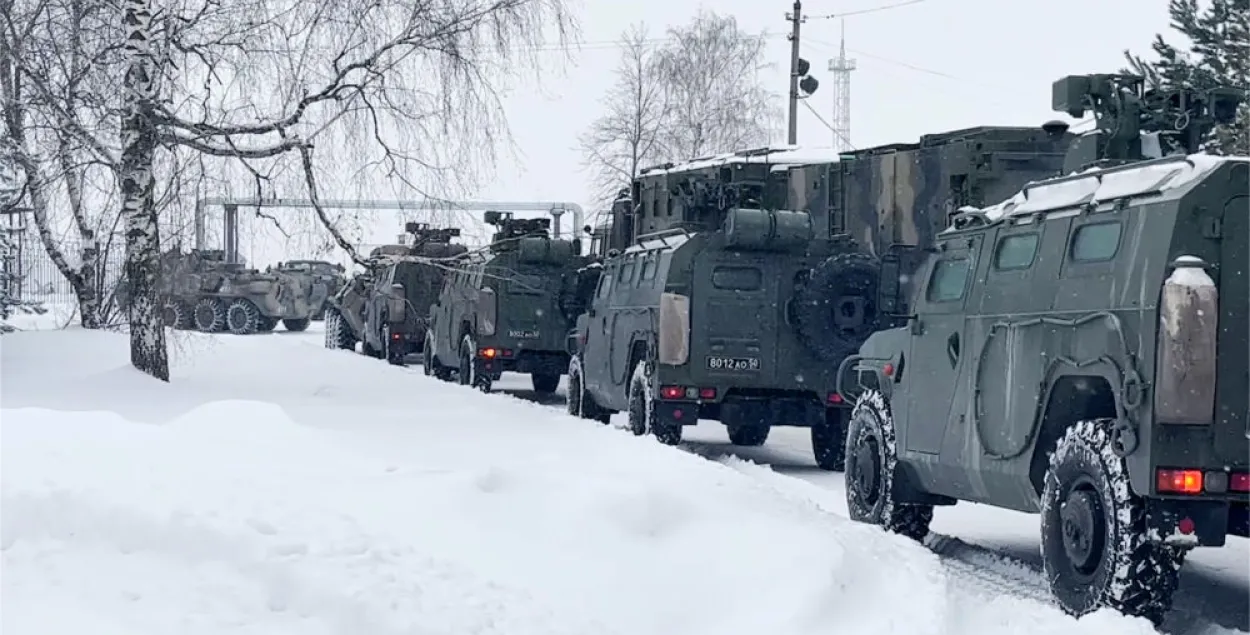 Российские военные в миссии ОДКБ в Казахстане / AP