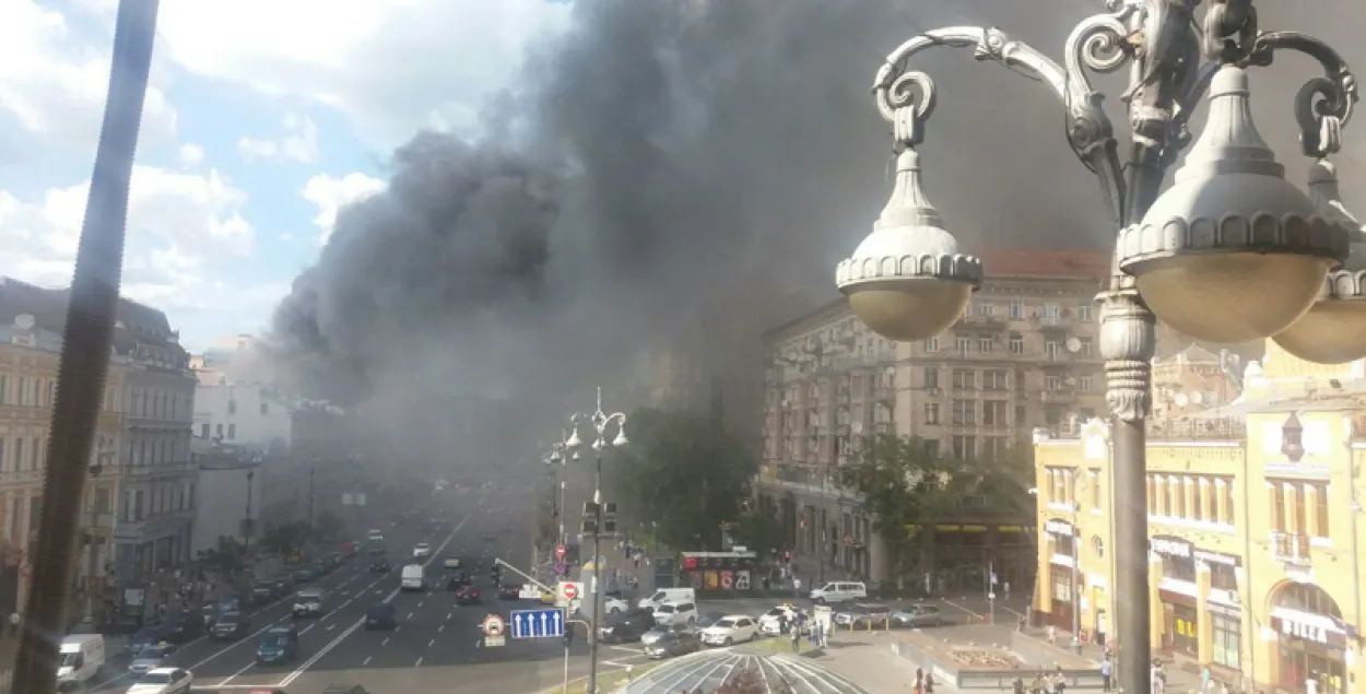 Відэа: На Хрышчаціку ў Кіеве адбыўся вялізны пажар