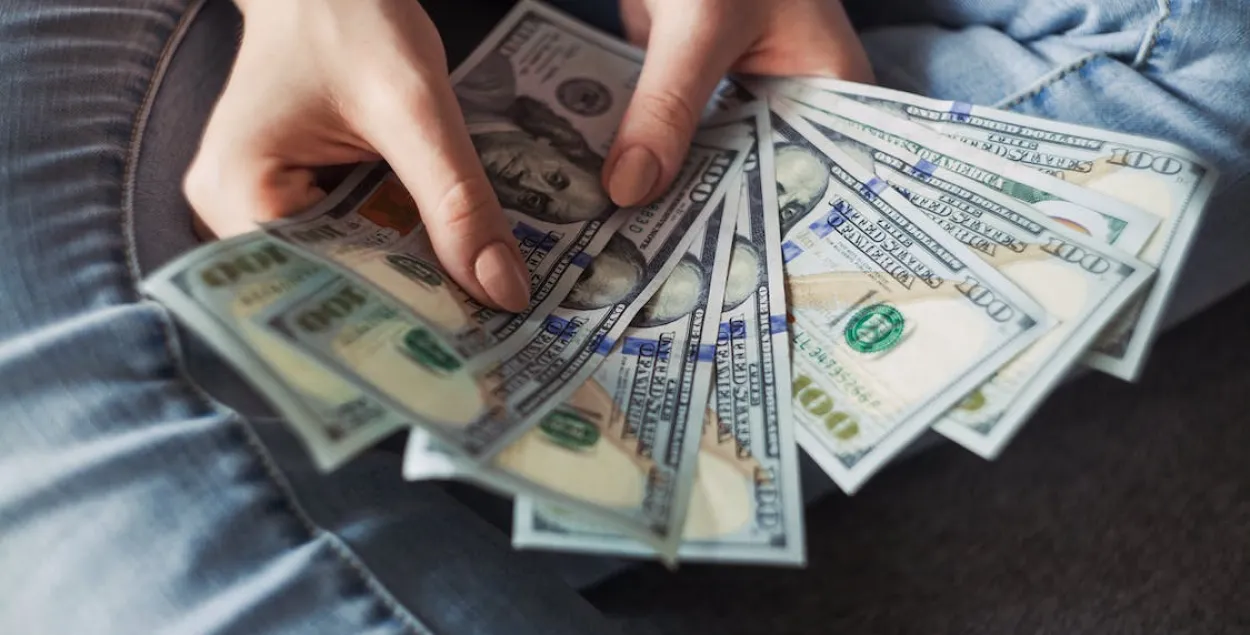 Считаем деньги /&nbsp;pexels.com
