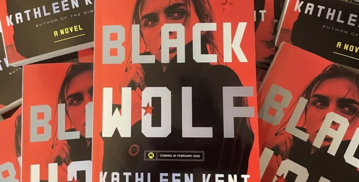 First copies of Kathleen Kent's book / facebook.com/kathleenkentbooks
