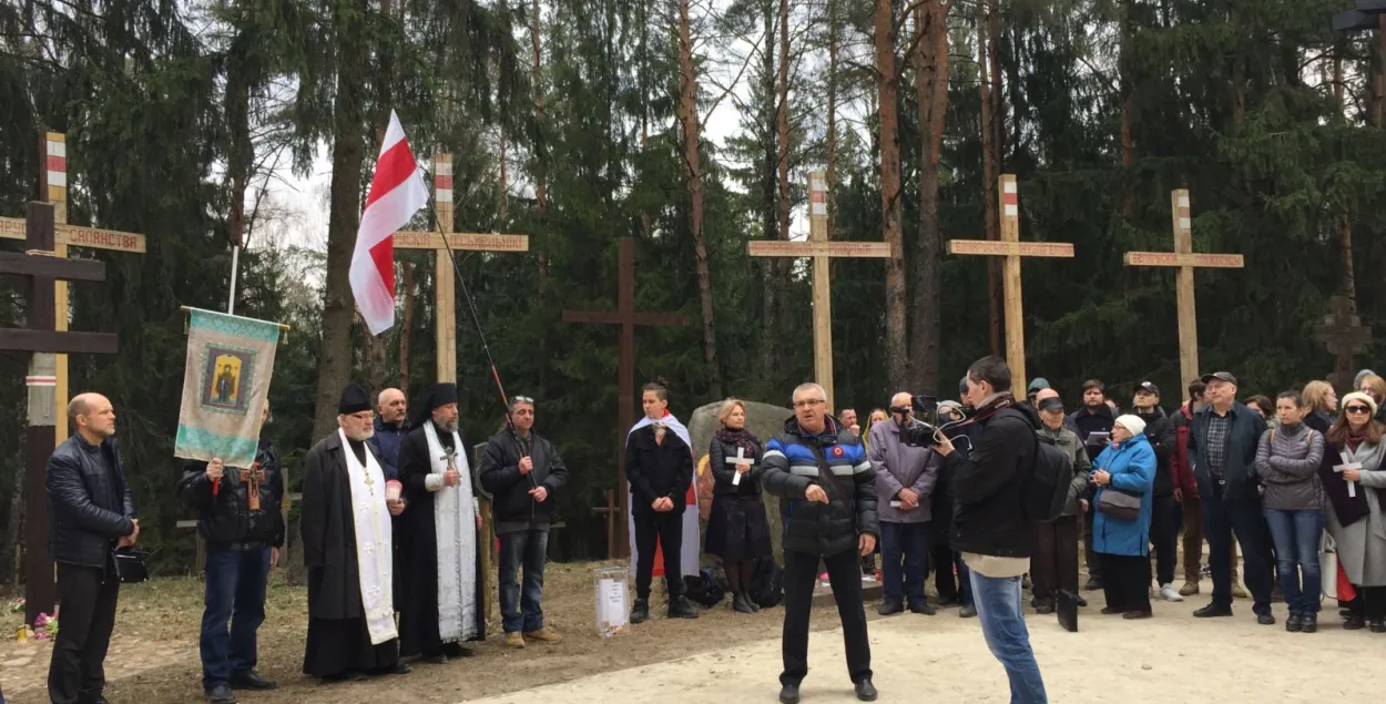 У Курапатах памаліліся за вяртанне крыжоў